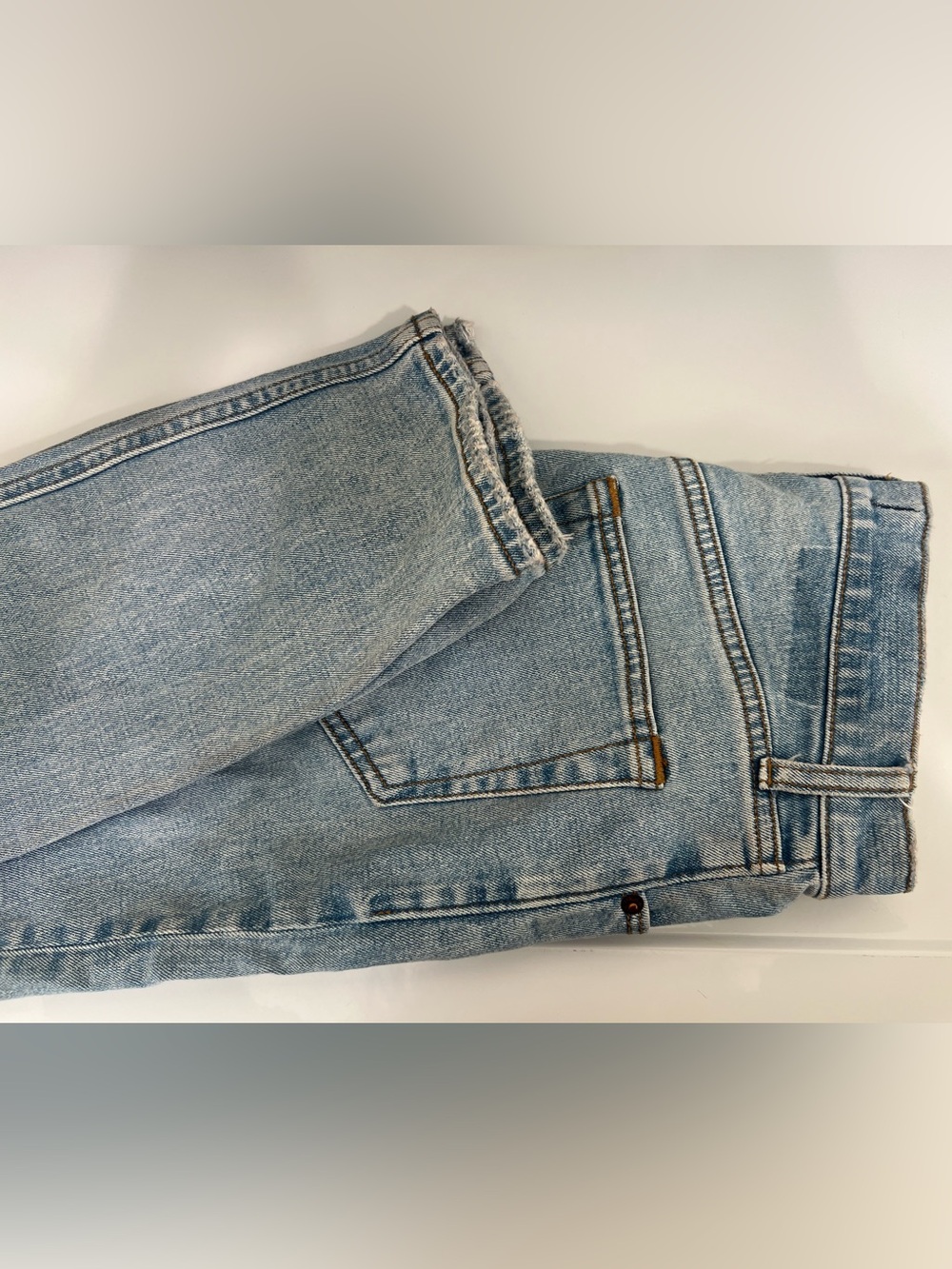 Abercrombie & Fitch The 90s Slim Straight Ultra High Rise Jean Light Blue Wash